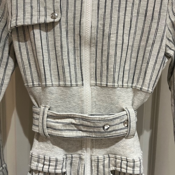 Unique Limited Edition Lululemon white Jacket with Belt - 6 - Picture 6 of 7